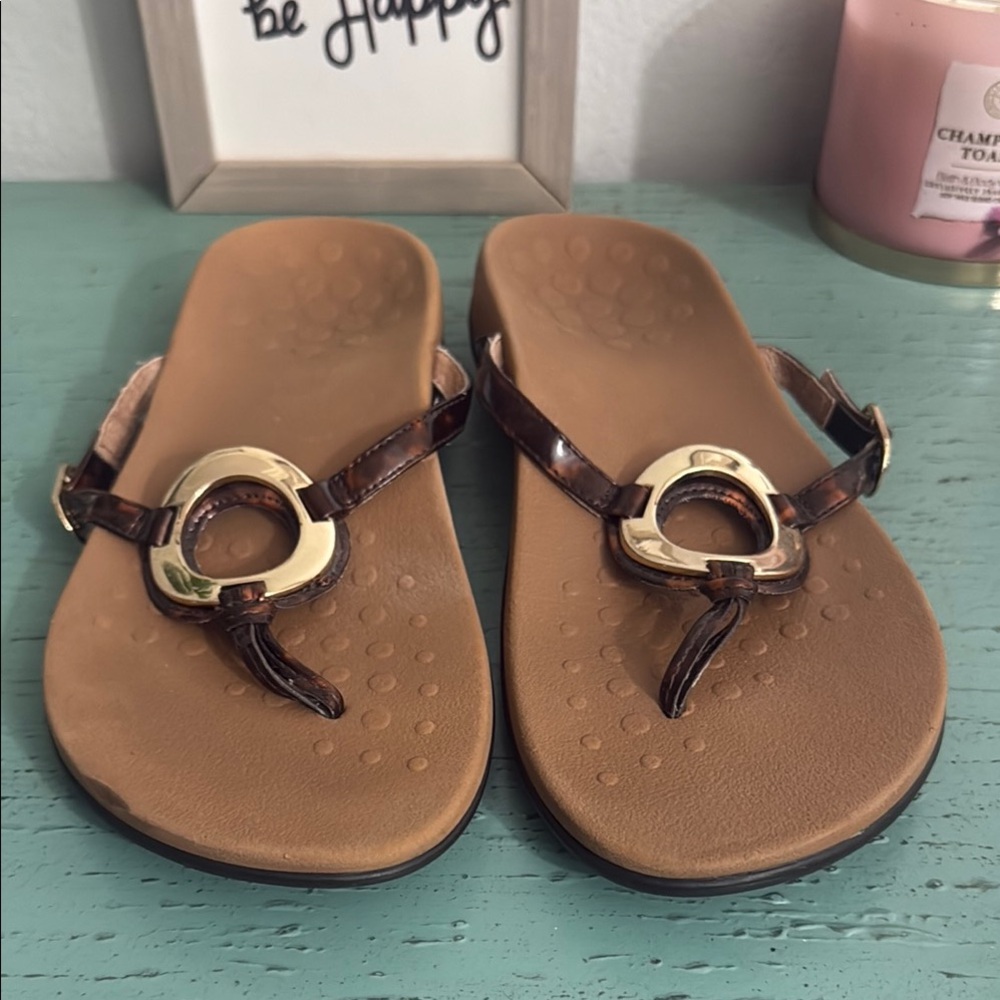 Women's Vionics Brown Sandals with Gold Accents SZ 8 Box1